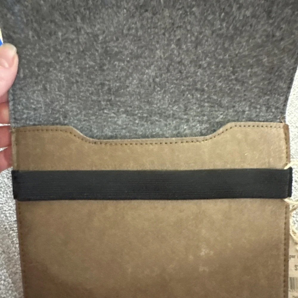 NWT The Earth Company Natural iPad 10in Protective Felt Lined Sleeve For Tablets